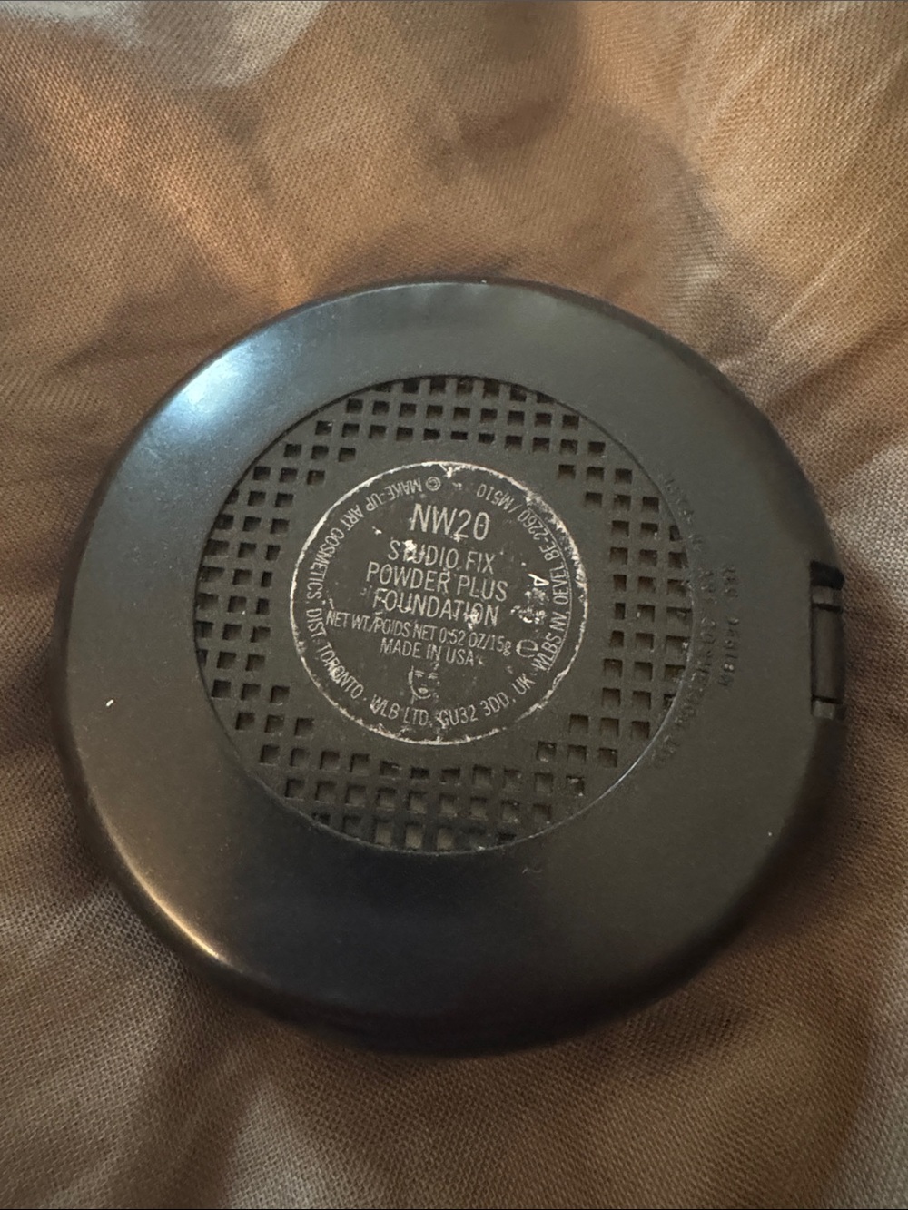 MAC Cosmetics Studio Fix Compact - Black- NW20 - Picture 2 of 4
